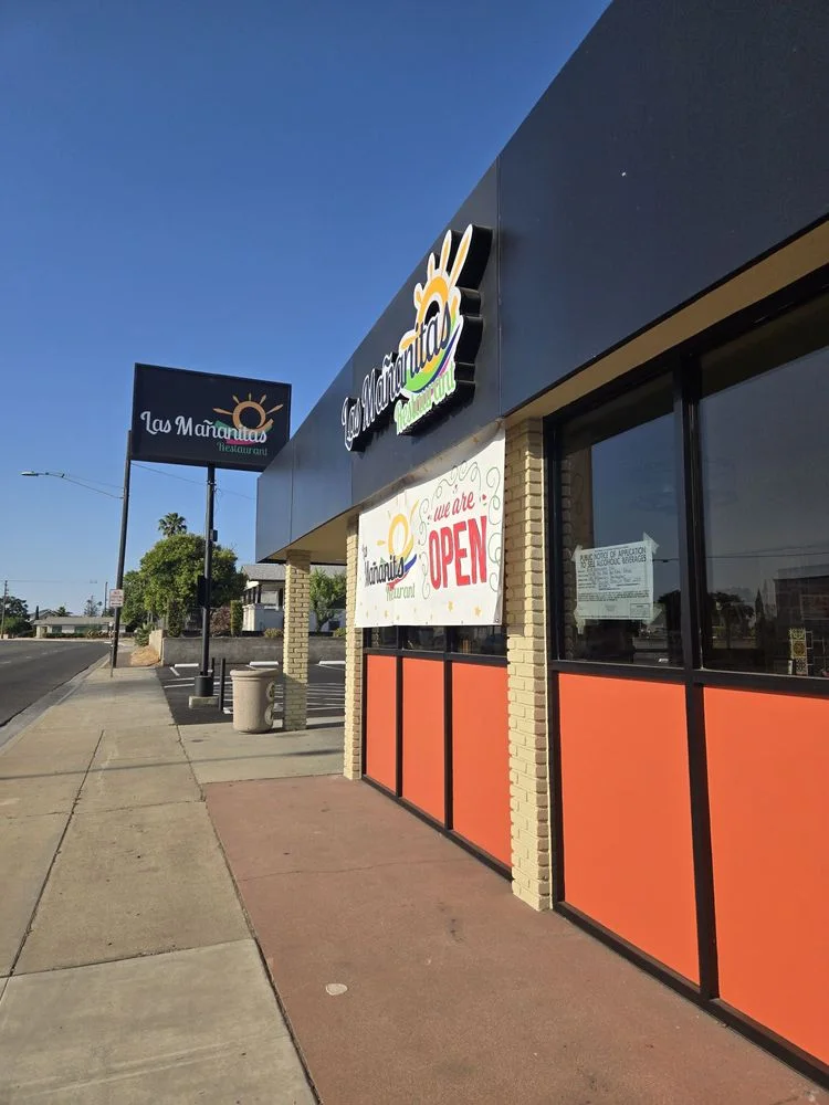 Las Mañanitas sun sign and entrance at 902 Clovis Avenue
